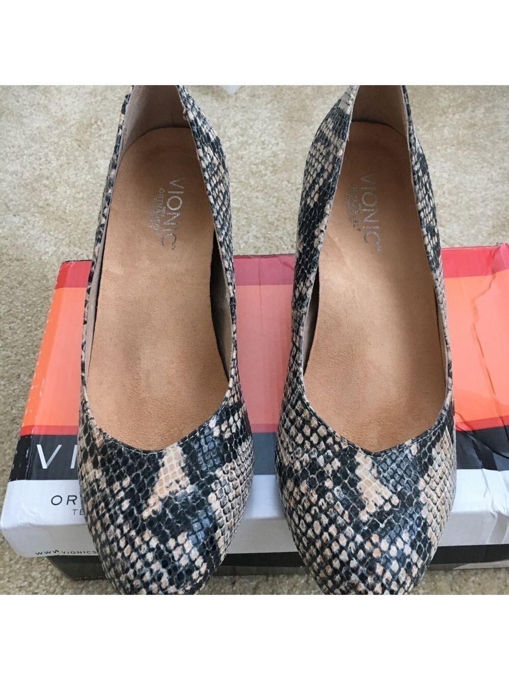 𝅺VIONIC cushioned snakeskin wedge - Picture 2 of 10